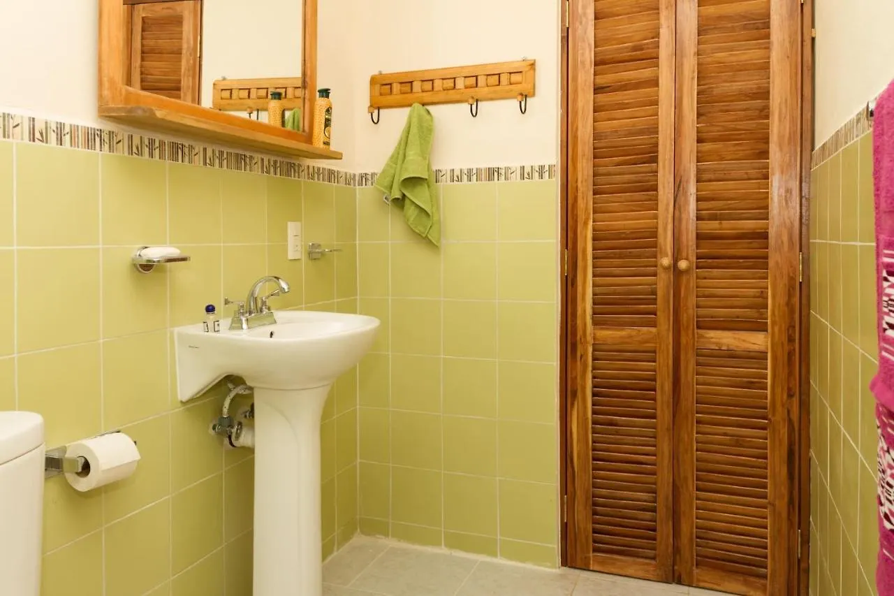 Cancun Guest House 4 Terrace Tub